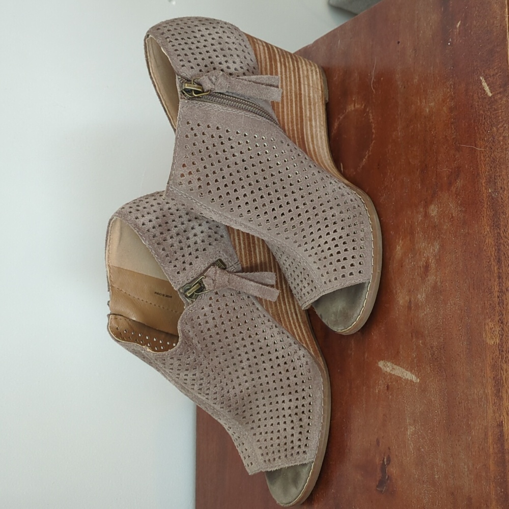 Lucky Brand Suede Peep Toe Wedge bootie 7.5